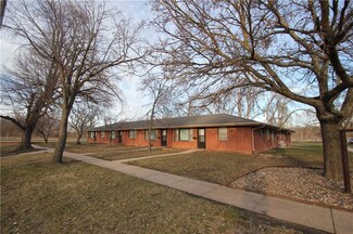 312 N 6th St, Adel, IA 50003