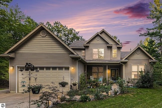 859 Pine Grove Ave, Traverse City, MI 49686