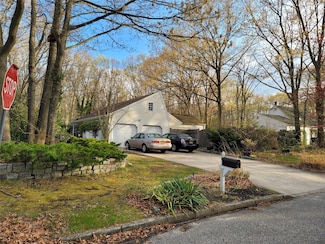 2 Cassie Ct, Mount Sinai, NY 11766
