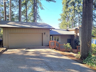 953 S U St, Cottage Grove, OR 97424