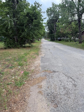 708 N Polk Ave, Cameron, TX 76520