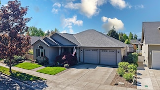761 Griffin Oaks Dr, Central Point, OR 97502