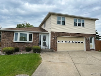 97 Countrygate Ln, Tonawanda, NY 14150
