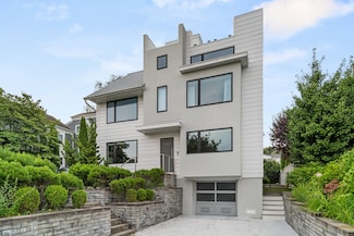 200 Hillspoint Rd, Westport, CT 06880