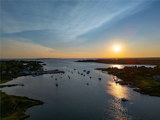 112 Avondale Rd, Westerly, RI 02891