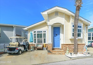 317 Lagoon Ln, Panama City, FL 32408