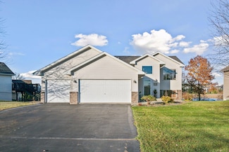 1519 Niagara St, Waconia, MN 55387