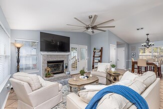 73 7th St, Shalimar, FL 32579