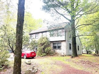 29 Beechwood Rd, Lake Harmony, PA 18624