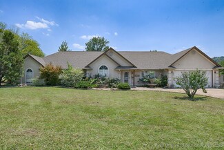 301 Strippit Rd, Poteau, OK 74953