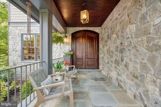 2311 N Albemarle St, Arlington, VA 22207