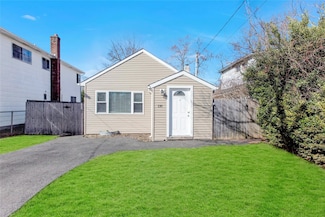 110 Vanderbilt Ave, West Babylon, NY 11704