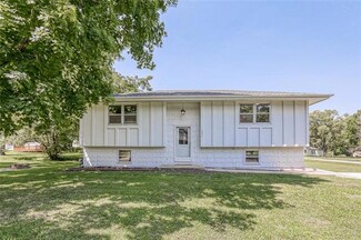 402 Clinton St, Lathrop, MO 64465