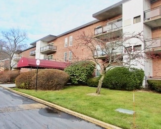 44 Broadlawn Park Unit 22, Chestnut Hill, MA 02467
