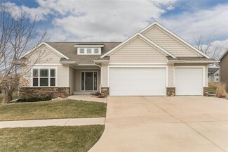2922 Diamondhead Rd, Hiawatha, IA 52233