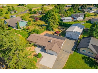 421 Waters Rd, Castle Rock, WA 98611