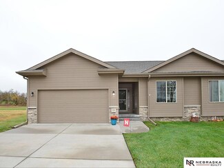 3043 Lakeside Dr, Plattsmouth, NE 68048