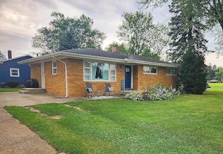 396 Hunter Dr, Benton Harbor, MI 49022