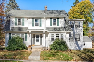 8 Roseland Rd, Worcester, MA 01609