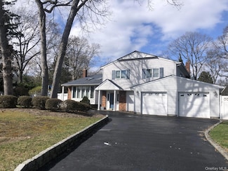 104 Gail Ct, East Northport, NY 11731