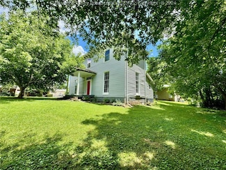 18 Race St, Ravenswood, WV 26164