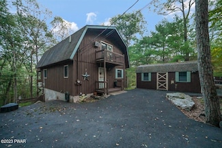 109 Lantern Ct, Lackawaxen, PA 18435