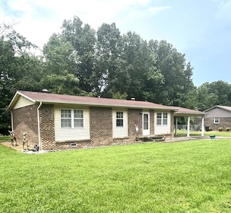 1420 Valleywood Dr, Paris, TN 38242