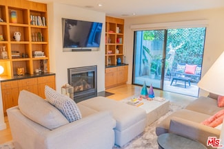 880 Hilldale Ave Unit 10, West Hollywood, CA 90069
