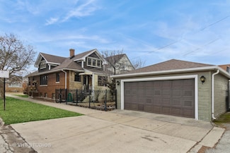 5300 W Belle Plaine Ave, Chicago, IL 60641