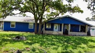 524 Elmwood Dr, Bandera, TX 78003