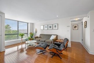 42 8th St Unit 1525, Boston, MA 02129