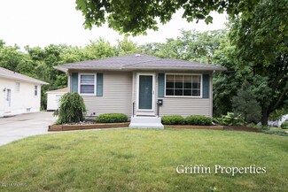 879 Arbor St NE, Grand Rapids, MI 49503