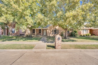 233 Garden Valley Ln, Red Oak, TX 75154