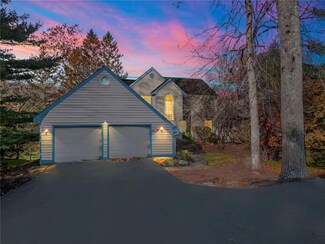 2193 Oak Hill Dr, Canadensis, PA 18325