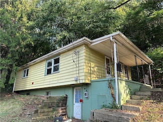 7 Washington St, Newell, WV 26050