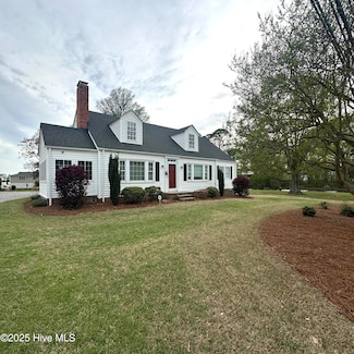 321 W Queen St, Edenton, NC 27932