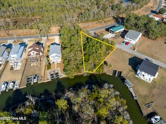 100 Singleton St, Sneads Ferry, NC 28460