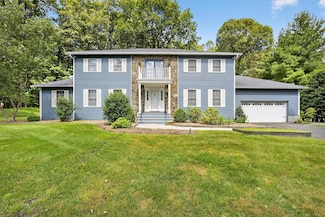 92 Brook Hollow Dr, New Windsor, NY 12553