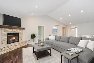 12031 Sandstone Dr, Wayland, MI 49348