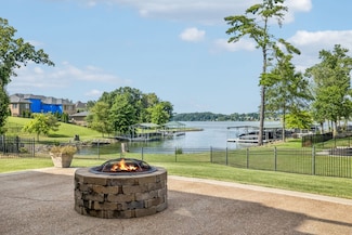 3033 Lakeshore Dr, Old Hickory, TN 37138