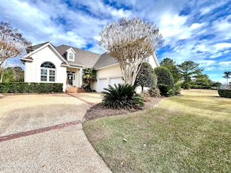 719 Arboretum Dr, Wilmington, NC 28405