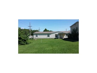 51 W Broadway St, Kingston, MO 64650