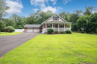 225 Whittemore Rd, Middlebury, CT 06762