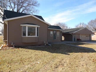 503 Howard Ave, Marengo, IA 52301