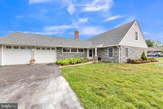 169 Forsythia Dr N, Levittown, PA 19056