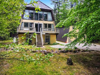 387 Willow Ln, Wiscasset, ME 04578