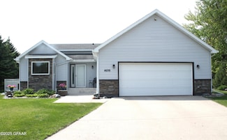 4698 Homestead Cir, Grand Forks, ND 58201