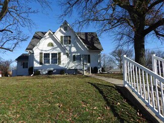 302 W Main St, Rossville, IN 46065