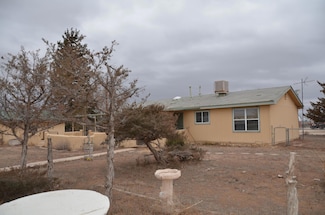 10 E Howell Rd, Estancia, NM 87016