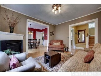 1511 Chelmsford St, St. Paul, MN 55108